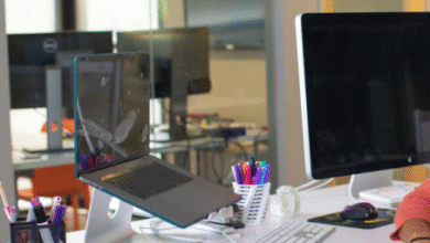 How Ergonomic Standing Desks Revolutionize Workspaces