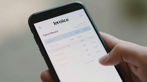 How to Create Invoices in Seconds on Mobile for On-the-Go Client Work