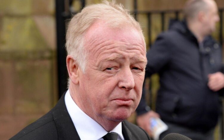 Les Dennis
